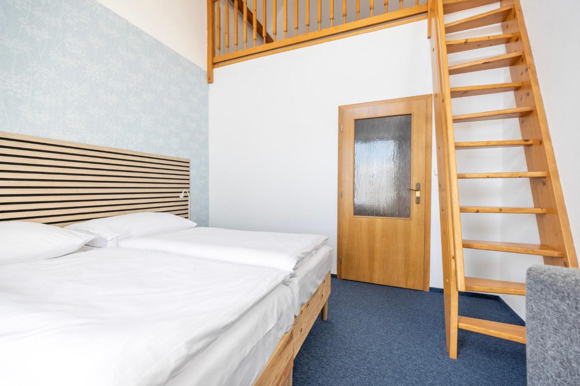 Marina Vltava Hotell Nelahozeves Exteriör bild
